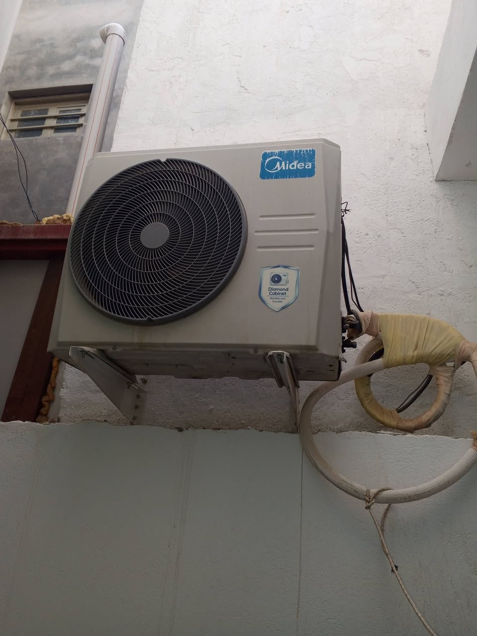 السلام عليكم سبلت ميديا 2طن نضافة90بل /100 تدفئه وتبريد تفحص وتاخذ السعر350قفل /وتساب***********/***********
