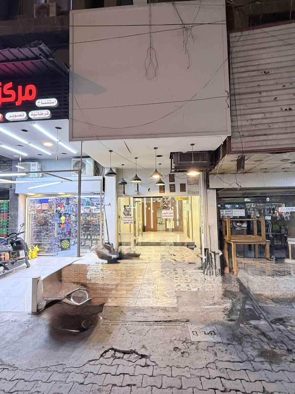 محل للايجار في بغداد الكراده الشرقيه مجاور جبار ابو شربت مقابيل مجمع الكراده التجاري للاستفسار ***********
