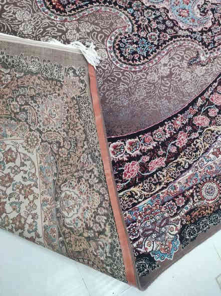 قاڵی ئێرانی  700شانە ی ده ره جه یه ک قیاسی 3به5 یه ک جار شۆراوە 150هه زار   *********** له که لار  کۆنە
