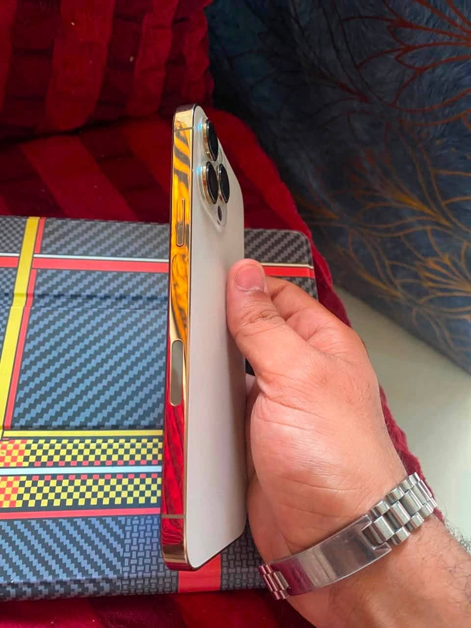 السلام عليكم 
13pro max  
ذاكره256
بطارية80
التلفون زلخ مابي نضيف جداً مبدل شاشه بس و شاشته تعبانه يعني يرادله شاشه تريد تستخدمه هيج هم ما عليه بس تلمض شاشته من جوه السعر450 وبي مجال قليل  متواجد خاص و واتساب ***********
