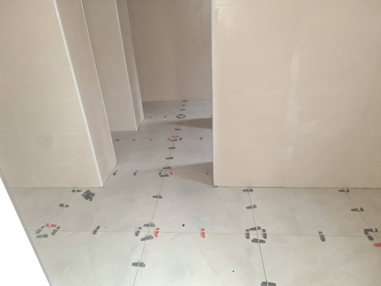 السلام علیکم خوتي أنا أشتغل خلفية سيراميك وكاشي و بورسلين، وكمان حجر للواجهات والأرضيات. أشتغل الأرضيات، السلالم، وكل شغل البورسلين والسيراميك..
رقم الواتساب ***********
شغلي درجة أولى، وأشتغل فقط بكربلاء.
