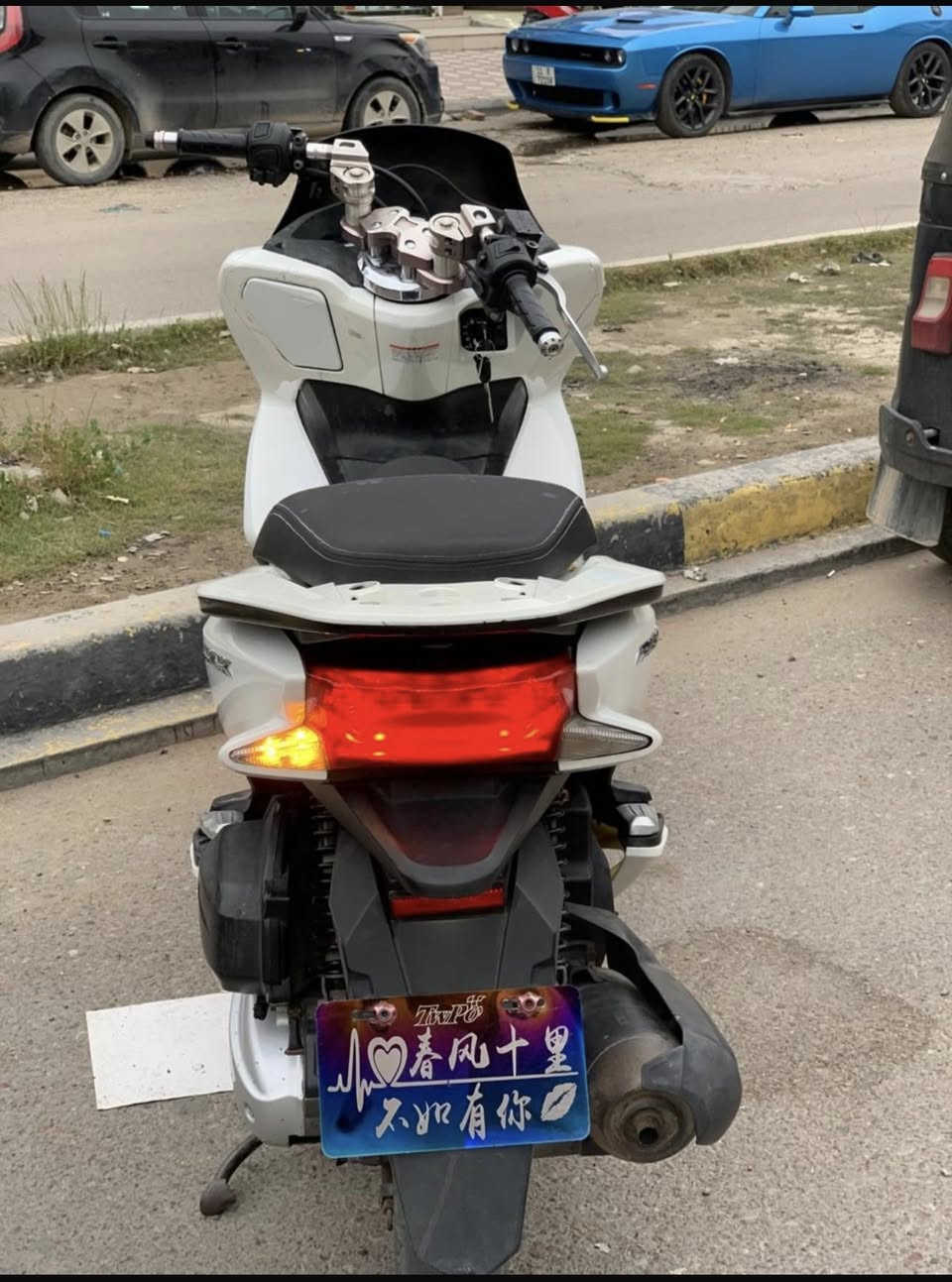 سلام عليكم دراجه بيسي اكس جيل ثاني دراجه حلوه ونضيفه مكينه كفاله وكفرات شوفت عينك تجي تفحص وشوف سعر 1550 وبيها مجال عنوان بغداد حي سومر ***********
