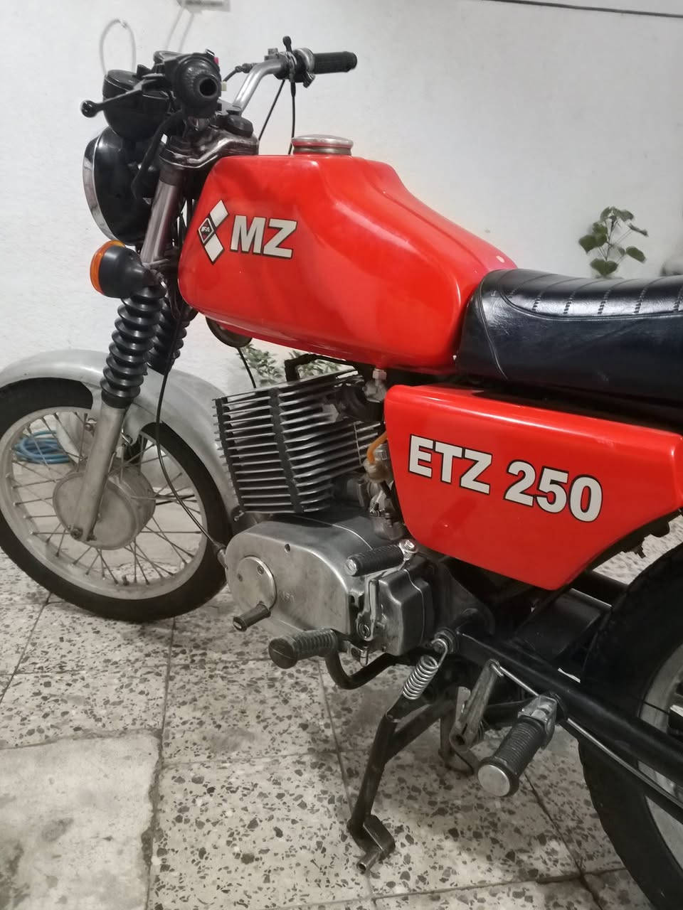 السلام عليكم من رخصت مدير الكروب 
دراجه 82 للبيع بدون ديالى 
الخالص ***********
