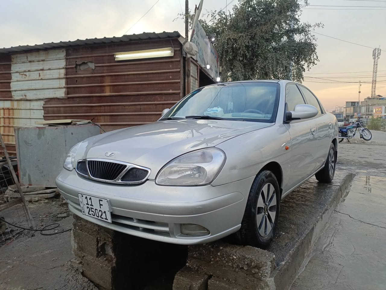 السلام عليكم رمضان كريم
دايو نوبرا 2 موديل 2000 رقم بغداد باأسمي 
مكينه 1600 خير من الله كير عادي 
مصبوغة عام الجمالية اثر جراد وشوية طخات بسيطة جدآ
تخم تاير جديد سنتر لوك 4 بيبان كهربائيات كله شغالة 
تدفئة تبريد ثلج 
داخلها نضيف مدوشمه كشنات وكاعية وبطاين 
ترايك ل بصرة 
السعر 48 بيها مجال للشراي 
 للاتصال *********** واتساب متوفر
