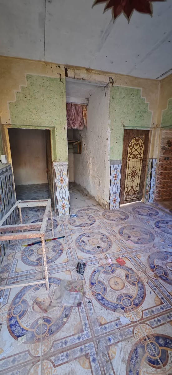 بيت البيع كامل مكان ميسان حي رحمه ثانيه قرب مستشفى البناني واصلتله مجاري وكهربا وتبليط ١٠٠ متر
***********
