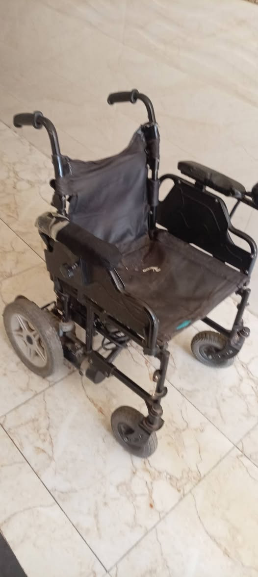 سلام عليكم عربانه معوقين شغاله مابيها شي عوزها بس بطاريات يعني اذا جيب بطاريه وياك تجي تفحص عله شرط شغاله سعر 200وبيها مجال قليل للستفسار ***********خاص
