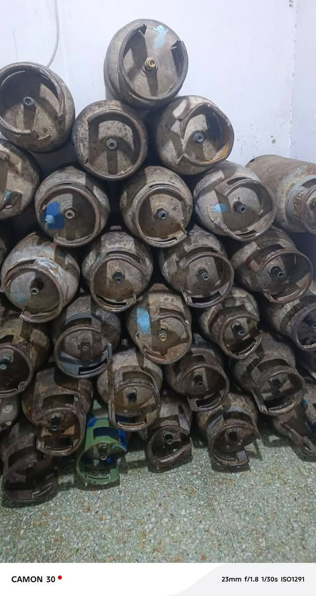 سلام عليكم دبات غاز عراقيات سعر الوحدة ٣٥ شلع ابيع واقل كمية ٣ قطع مكاني بغداد اليرموك توصيل موجود ***********
