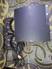 بلي 3 نضيف جدا جوستكات ثنين مع جميع ملحقاته شغال ومابي اي شيء تكدر تفح...