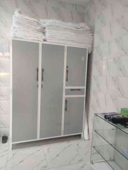 السلام عليكم وصلتني رسائل عبر البريد الشخصي لاختنا ام محمد.. فيما يخص مغسل اموات حي نزال المشيد على روح المرحوم الحاج حاتم نايل للغسل المجاني ثوابا على روح المرحوم للنساء فقط 
عنوان المغسل حي نزال قرب مستوصف حي نزال
لمن يود التواصل مع الاخت لغرض الغسل للشخص المتوفي 
***********
***********
الاخت ام محمد
