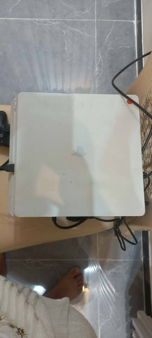 بلي 4 نظام 9 نضيف جدآ ما مفتوح السعر 300 الف
***********
