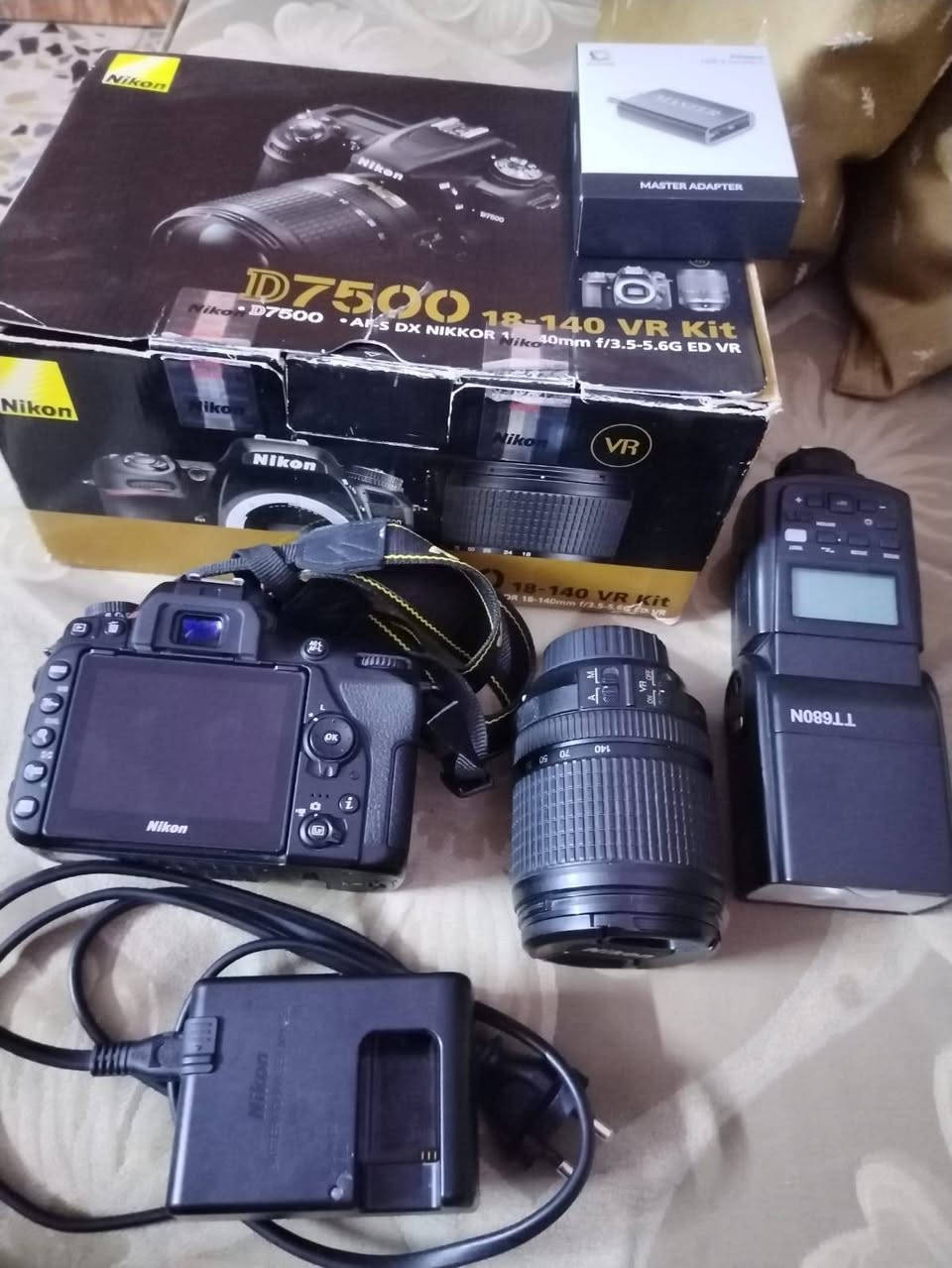 كامرة نيكون d7500. اخذتهة جديدة
نظيفة بمعنى الكلمة شخط مابيهة تصوير 4k عدستهة 18-140 وبطاريتين وشاحنة كارتونتهة موجودة رايدها ب 950 مكاني بغداد موجود توصيل  رقمي *********** واتساب
