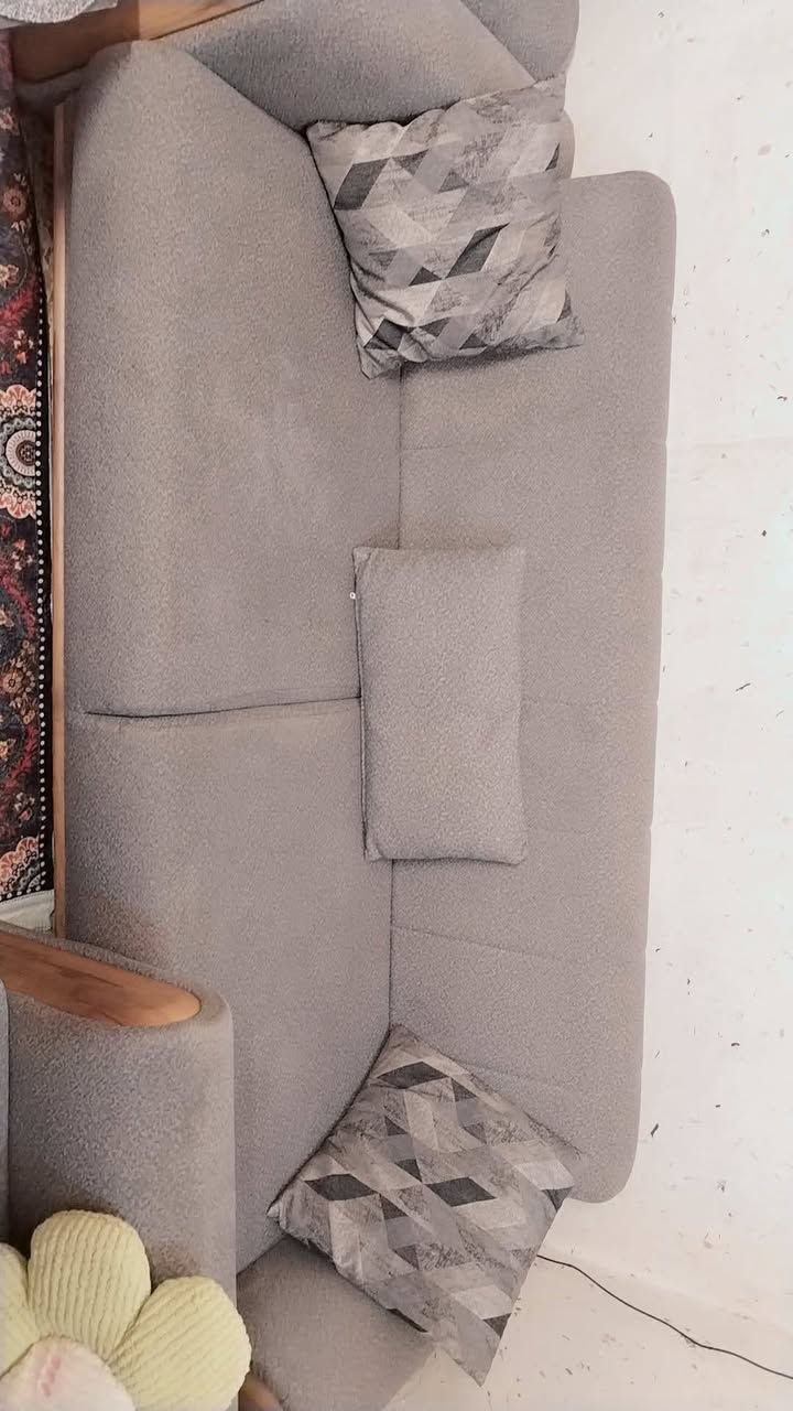 تحم تركي ماخذي من اشبيليه للاثاث بشارع المغرب يصير سرير ومخزن ٨ مقاعد جديد قبل ٥ اشهر ماخذي 
مستعجلين علا بيعته مكان شارع فلسطين اني مكلفه بل نشر هذه رقم صاحبه ***********
