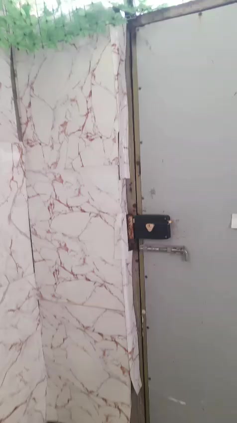 دار للبيع مساحه ثمانين متر واجه ربعه نزال عشرين
طابق واحد استقبال +غرفه  وملحقات،
الموقع الشعب خلف السده مقابل فتحة دلاية،ابوهيثم ***********
