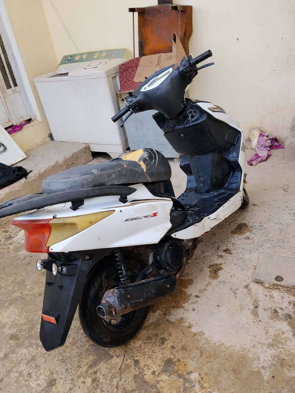 دراجه سكنس درجة اولى والله كل نقص مابيها كلشي شغال شغل وطلع السعر 150 مكاني المفرك الرقم ***********
