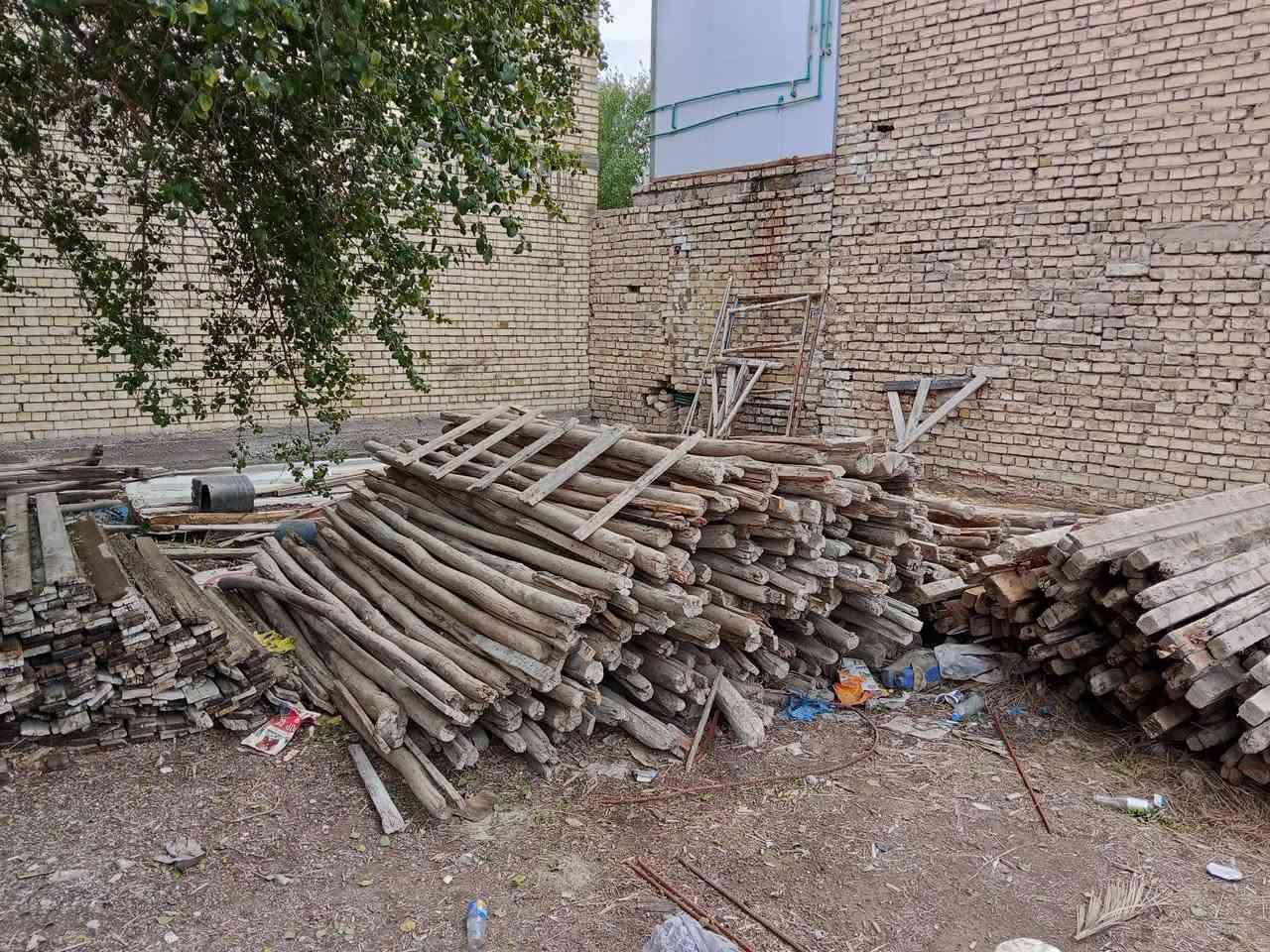 السلام عليكم قالب خشب للبيع ايدك 250. متر مع جكات 100 جگ مكاني بغداد حي الجهاد للتواصل اتصل *********** ابو العز
