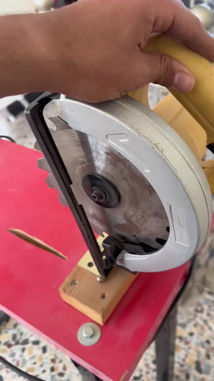 السلام عليكم ادوات مفيدة منزلية تتضمن :-
منشار خشب
جهاز سنفرة 
ماطور تحوير سنفرة
الة حد ناعم وخشن 
منكنة متوسطة الحجم

جميع الادوات غير مستخدمة نهائياً وشغالة ١٠٠٪؜ وجديدة جداً 
واسعارهن نهائية 
علماً جميع الادوات عند الشراء الميز يؤخذ مجاني 

المكان بغداد الشعب 
رقمي *********** ومتوفر واتساب
