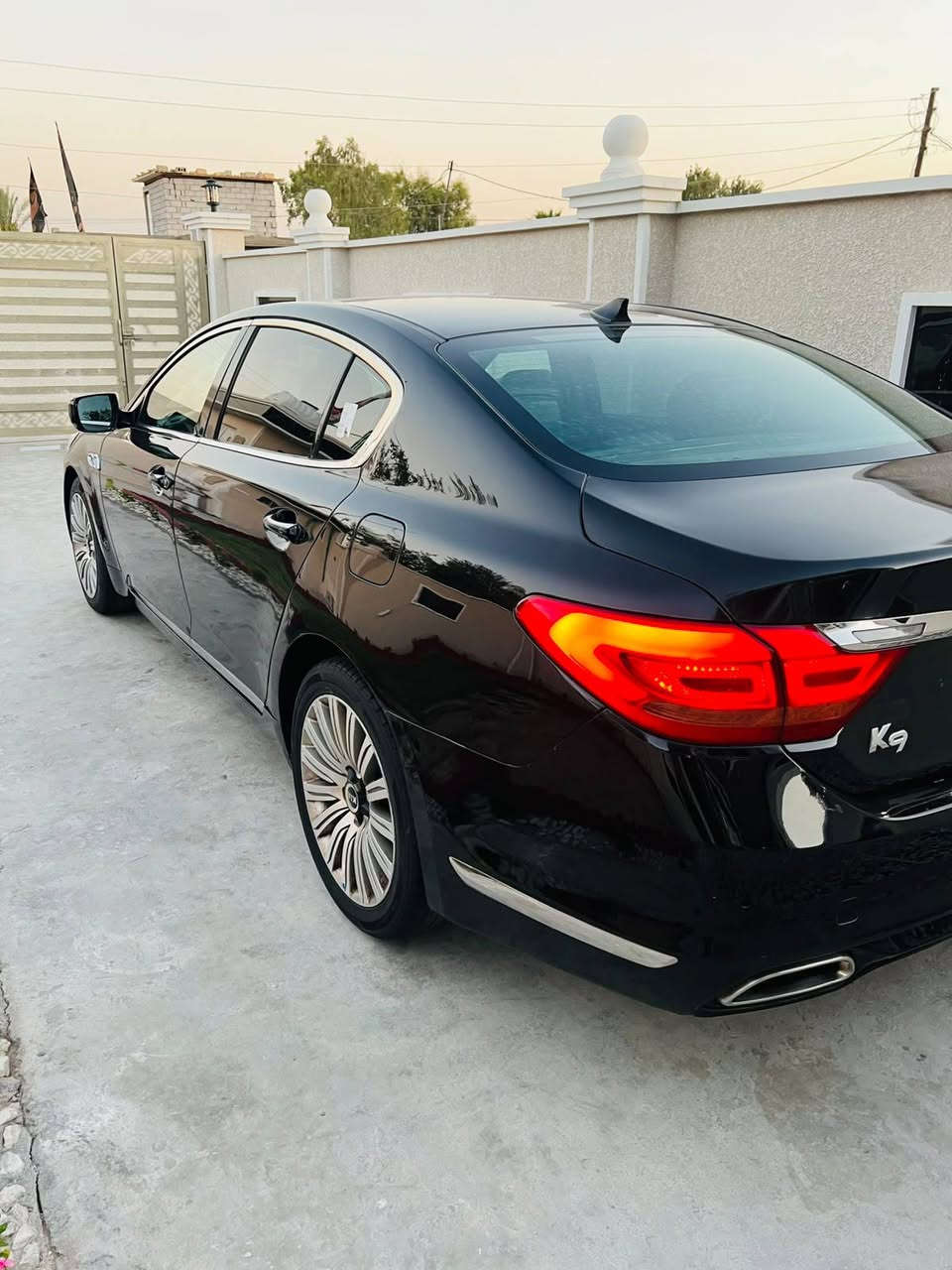 ابيع فقط بموعد مقدمه 80 ورقه سعر النقد 150 ورقه 

السلام عليكم كيا كوريس K9 2017 وارد كوري بدون حادث 

بيها قطعتين صبغ وبيها قطعتين كلير بجم كبس بدون ايرباك

فئه ثانيه السيارا كلش جديده ماشيه 164 km  تبريد ثلج 

مواصفات فول الفول vip عده الفتحه كير طياره 8 نمر مكفول

محرك 4000 V6 مكفول تخم تاير جديد ميكانيك جديد ترايها 

كلش حلو رقم بغداد الجديد بئسمي مكان السيارا بغداد 

ابيع فقط بموعد مقدمه 80 ورقه والباقي بموعد  حسب الاتفاق

فقط من سكنه بغداد استلام فوري للستفسار ***********

