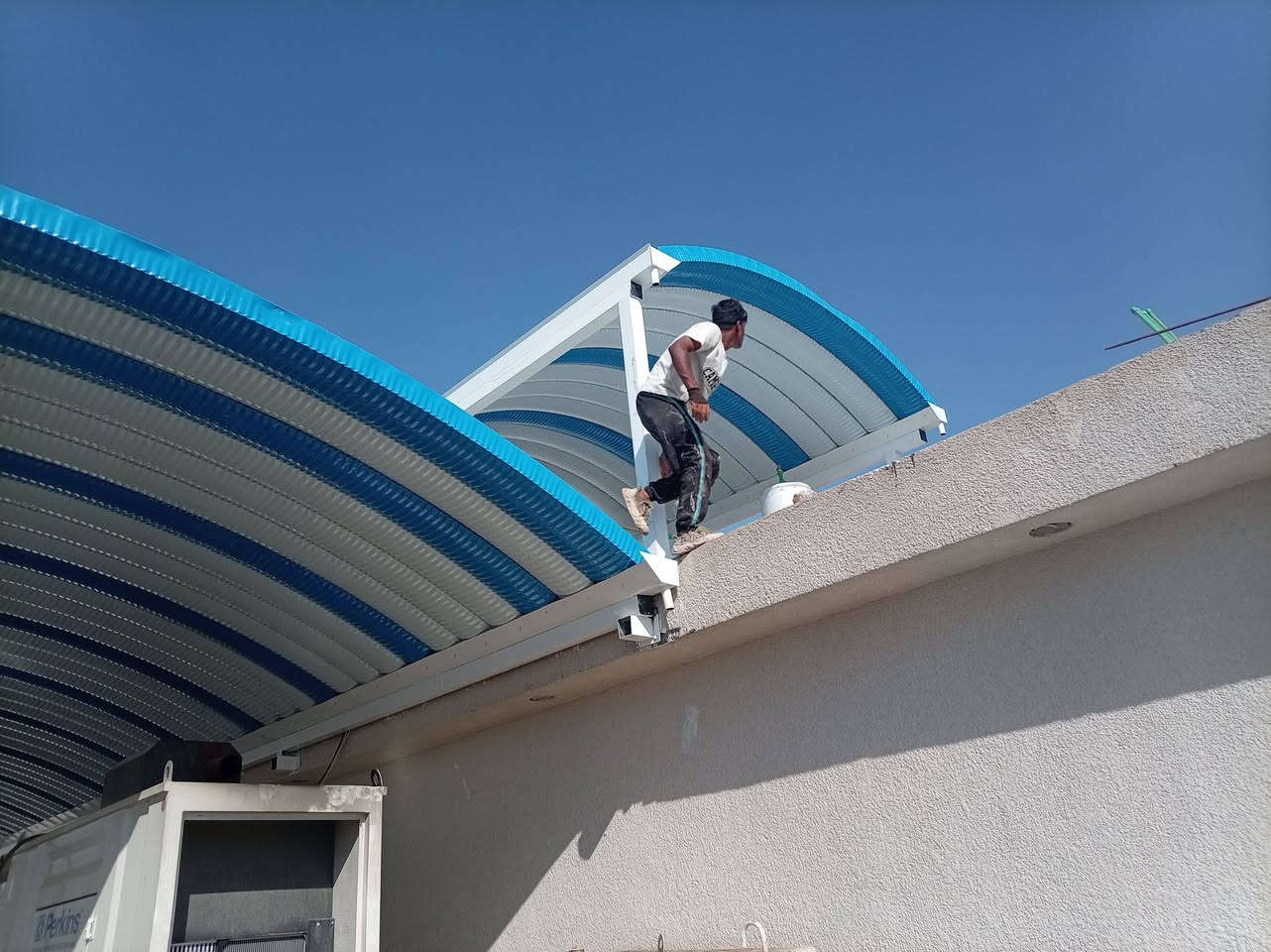 تم بعون الله عمل سقيفه في منطقة الدوره الى اسواق الباشا ونشكر كادر مكتب الصادق اللسقائف كي سبان سعر المتر ٢٥الف ***********
