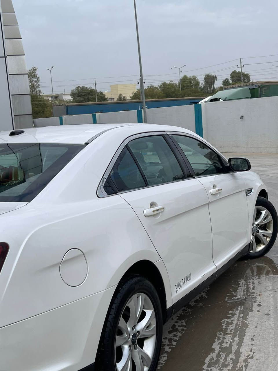 السلام عليكم ورمضان كريم
فورد تورس 2011 / رقم سليمانيه
السياره كلش جديده بالنسبه ال ٢٠١١ 
سياره كلين بيها مكانين بارد ع كد شبر وممبين نهائيا
كدامكم الصور واحكم كلش معتنين بيها 
سنويه جديده ماشيه 140
سعرها ب 106 وبيها مجال مكاني بغداد وكلار حاليا بغداد 
رقمي لشراي *********** بغداد, العراق
