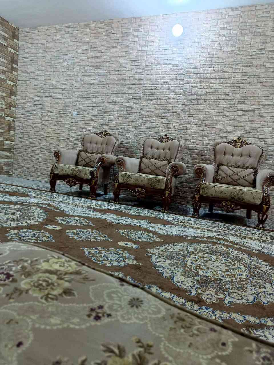 تخم تركي نضيف 10 مقاعد خشب زان الأصلي المكان كوفه ***********
