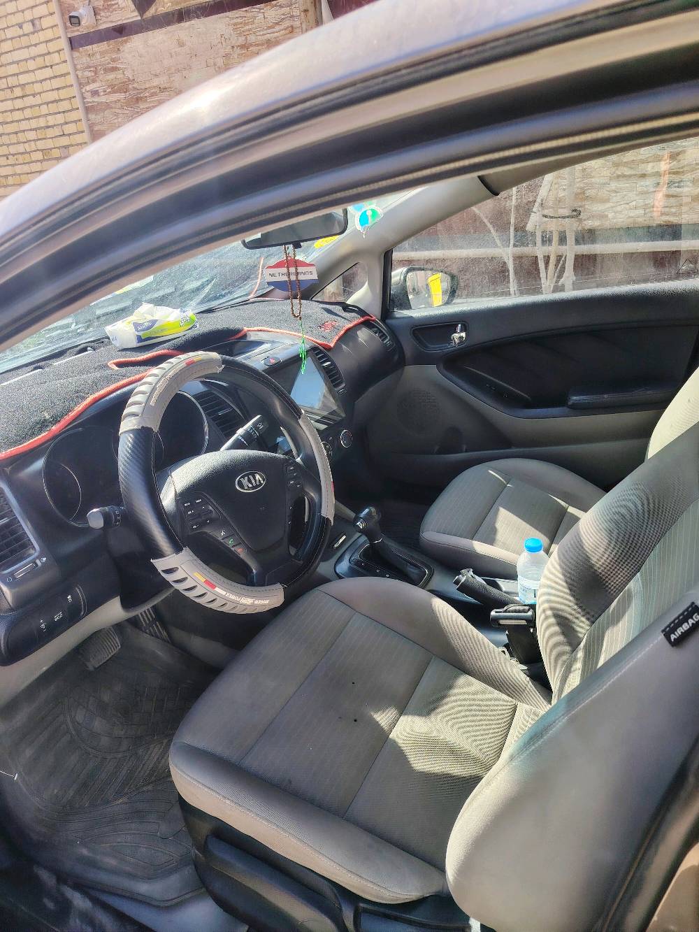 كيا فورتي امريكي 2016 
حادثها بنيد مبدل 
سعرها 105 وبيها مجال
العنوان / ناصريه 
السياره بسمي 