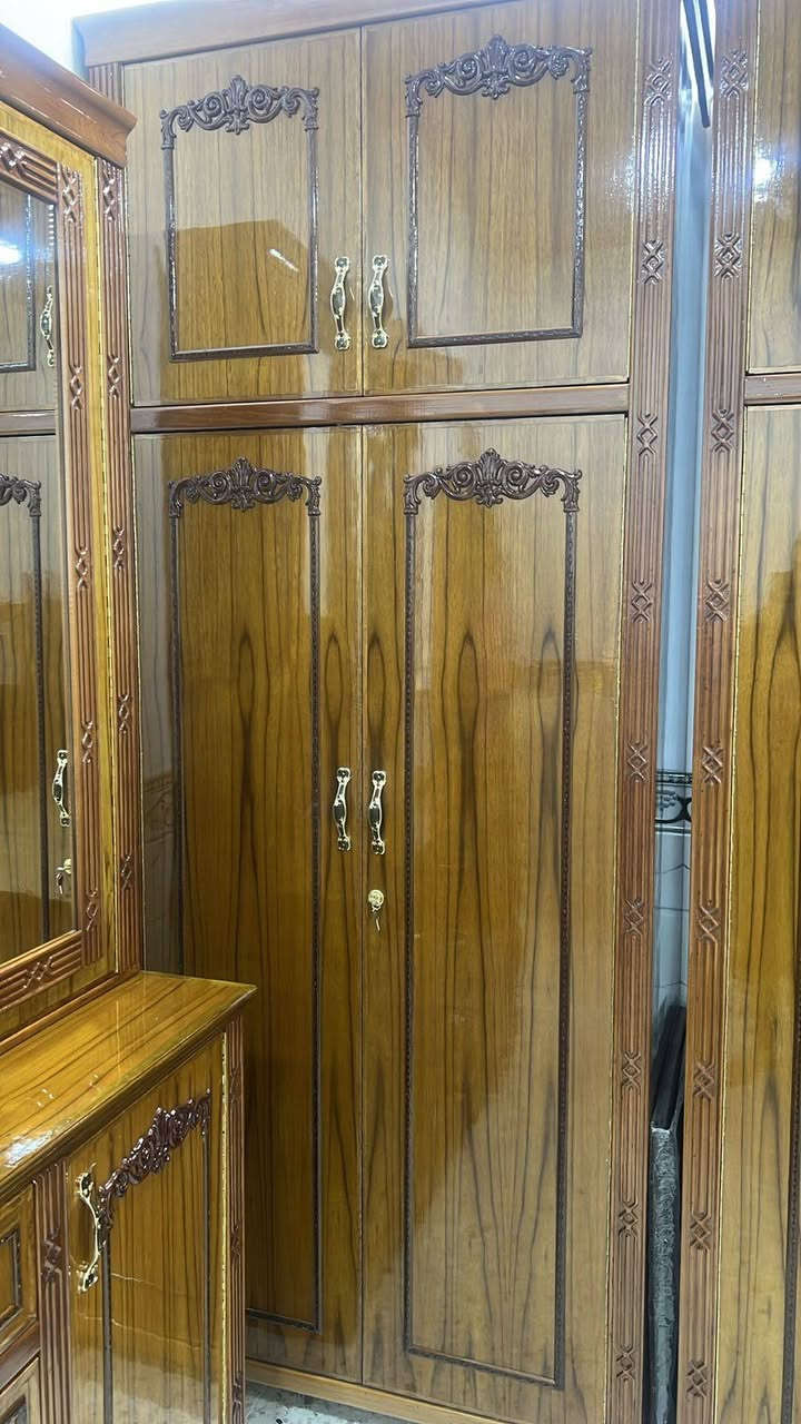 غرفة نوم طابقين خمس أبواب حسب طلب الزبون 
شغل درجة اولى وصبغ رش درجة اولى 
شغل معمل نجارة الجمال في بروانة قرب محطة تعبئة وقود بروان 
للاستفسار على الخاص او على الرقم ***********
