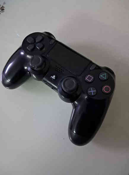 السلام عليكم 
بلي 4 سلم اونلاين مستعمل ما مفتوح و لا مصلح
مع 5 أقراص
جديد ups + و جويستك اصلي واحد فقط
405 gb : الذاكرة
السعر 260
للتواصل : ***********
متوفر واتساب
