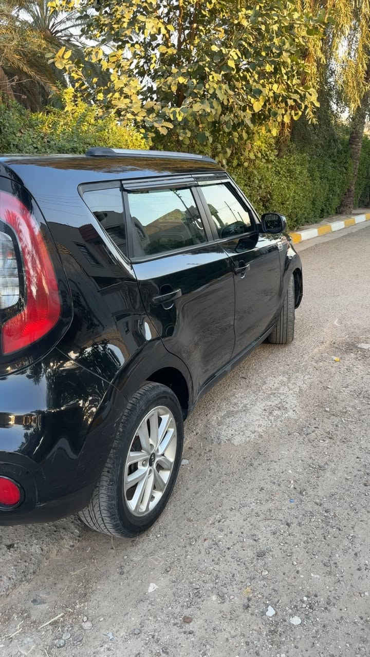 السلام عليكم 
صول موديل 2017 وارد أمريكي رقم سليمانيه جديد باسمي محرك 2000 السياره كلش نضيفه وجاهزه من كلشي مابيه اي نقص السعر 115 وبيه مجال مكان السياره بغداد الدوره الاتصال  
***********
