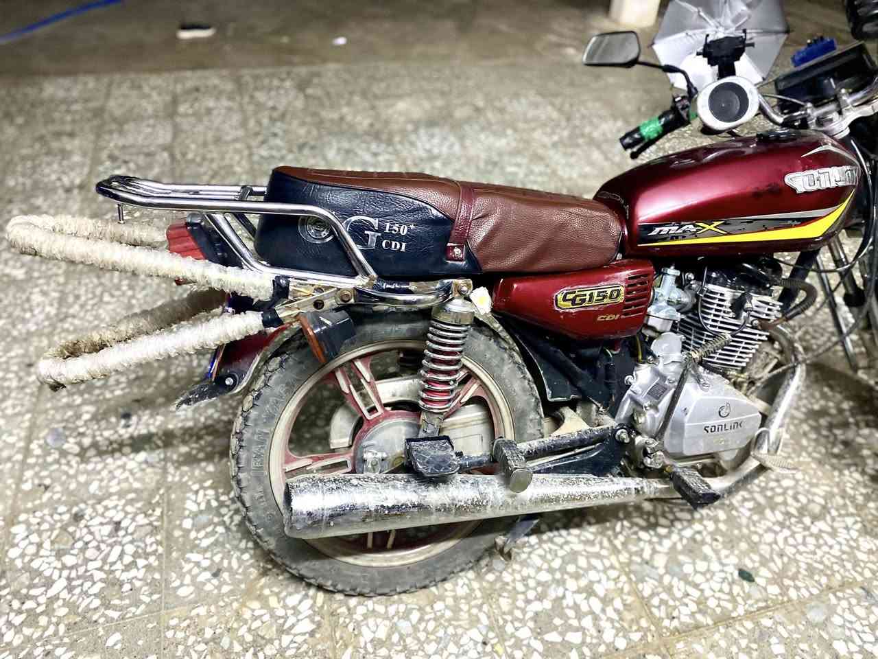 السلام عليكم       للبيع موطور سونلينك  سيفان موديل   2022. مامفتوح كهربائيات شغاله    السعر (450 ).


**إذا كنت صاحب هذا الإعلان وتريد حذفه لأي سبب، رجاءا أرسل رسالة إلى الدعم الفني**