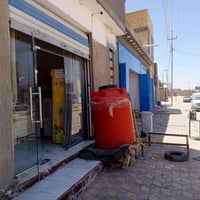 محل للبيع • شارع ٤٠ • موقع تجاري