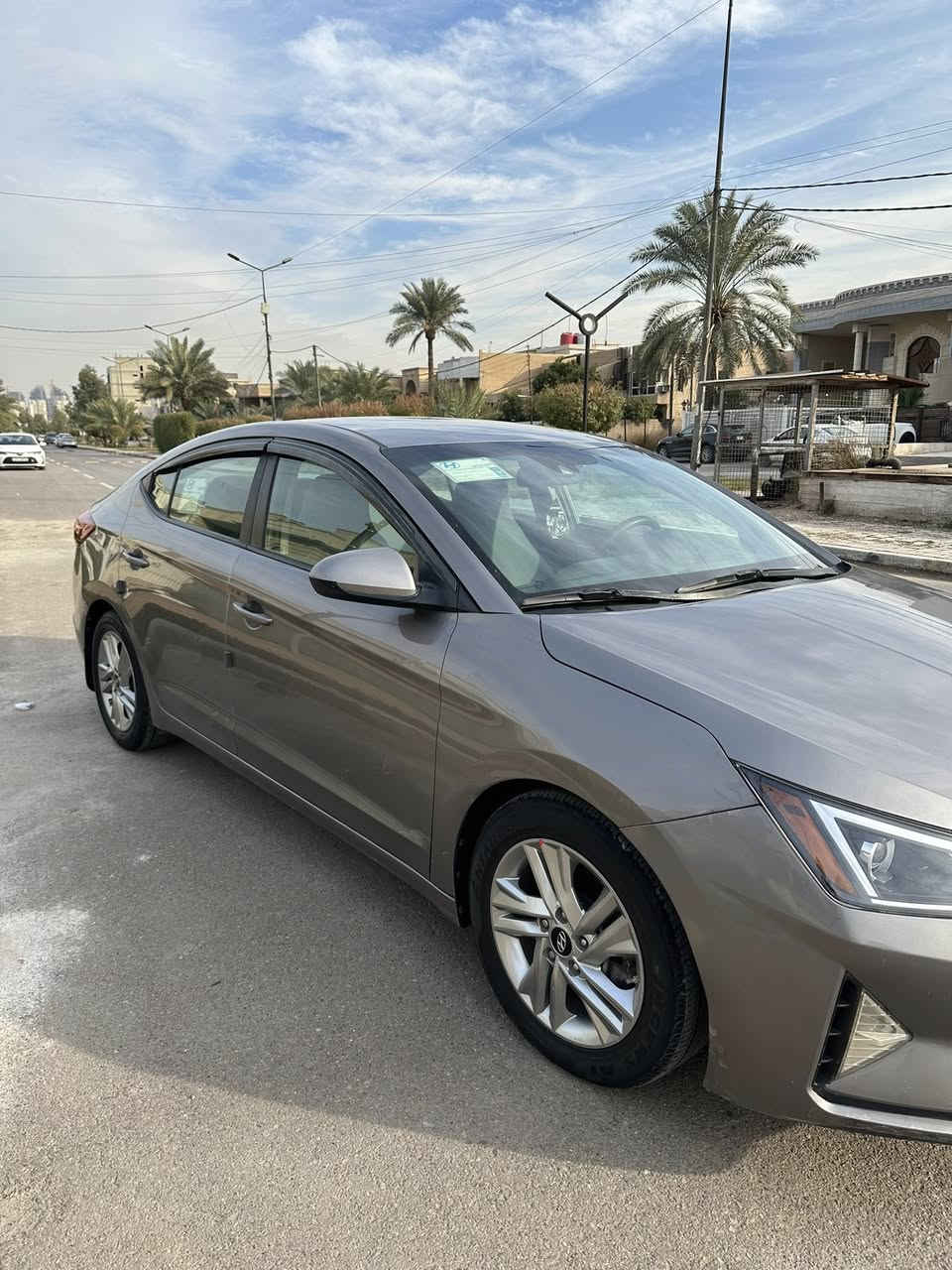 السلام عليكم 
النترا 2020 امريكي 
حادثه بنيد ودعاميه فقط (بارد خفيف بلقبق جنطه)
ماشيه 60 مكينه كير تبريد كله جاهز 
رقم انكليزي جديد هزه جديده 
المواصفات : تحكمات ستيرت 
شاشه كامره 
حساسات وقوف ذاتي 
كشنات مخمل 
وباقي لمواصفات عاديه صور حادث بلمنشور 
الموقع بغداد الحريه 
الرقم :*********** 
السعر :135 وبيهه مجال
