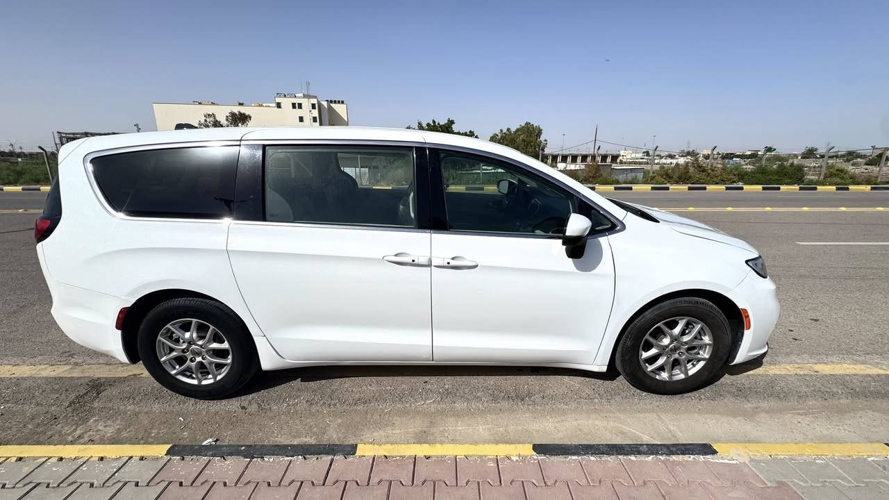 السلام عليكم
للبيع 

باسفيكا 2023 / تورنك L 

حره بدون رقم 

سبارة جديده بمعنى الكلمة 

محرك 3600 / 6 سلندر 

ماشيه 30 الف 

السعر 220 $ وبيها مجال 

مكان السيارة / واسط - الكوت 

للاستفسار / ***********
