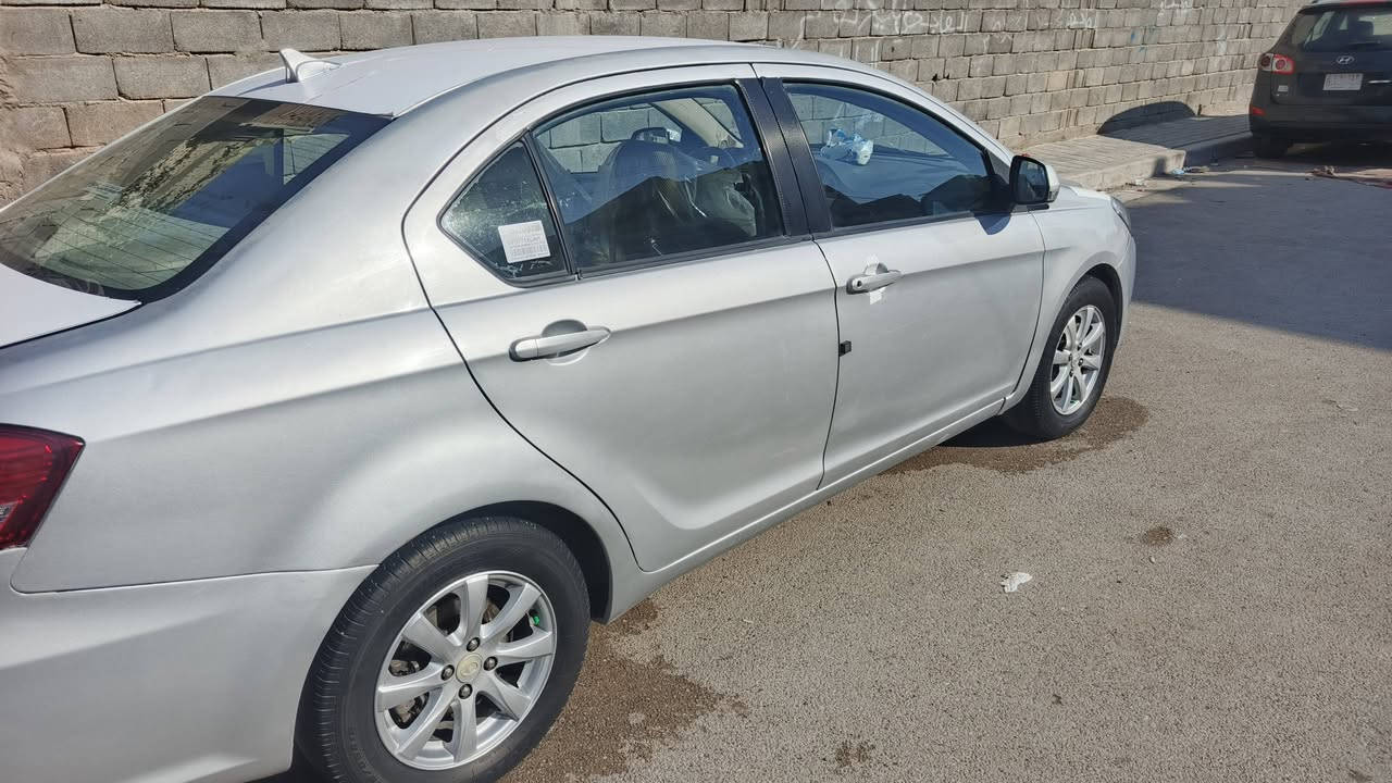 السلام عليكم من رخصت الادم فولكس موديل 12للبيع مكينه كير مقفوله حداديه اماميه خلفيه مكفوله تخم تاير تبريد ثلج جاهزه السياره بلعافيه عل الياخذها بوجهك للشارع مكفوله من الضربه والتبديل _ورقم_ انكليزي بغداد عارضها 58وبيه مجال وسنويه جدد تسقط 2027 وداخله هزه مروريه قبل شهر ونص مكان بغداد الاتصال ***********
