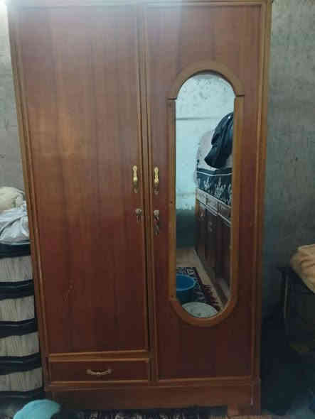 معرض ومعمل الاخوين لبيع وشراء الاثاث الجديد والمستعمل عمل انواع المطابخ والكاونترات حسب طلب الزبون جميع الالوان والموديلات العنوان الانبار القائم مقابل مركز الشباب هاتف ***********
