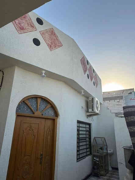 #اسعد_الله_اوقاتكم_بكل_خير⁉️👋🏼 
#البصرة 
دار للبيع 
مساحه 200 م 
بناء جديد
ابو الخصيب الحي العسكري 
طابو زراعي عراقي سند 25 ✍️ 
وكاله و نسخ من الطابو و مكاتب 
غرف عدد 2
ديوانيه و صاله 
مطبخ و حمام 
كراج سياره 
ماء كهرباء مدرسه نت كلشي قريب 
بناء بلوك
شارع 8 م 
السعر 90
هاتف ☎️ *********** البصرة
