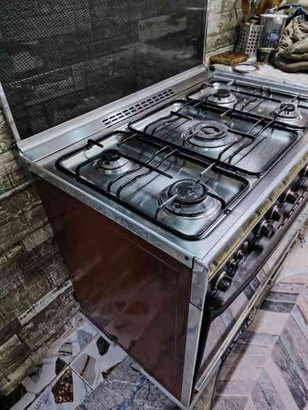 طباخ كريازي نظيف كله شغال ٥ عيون بدون عيب فرن فوك جوه كله شغال ٢١٠ شرط ***********
