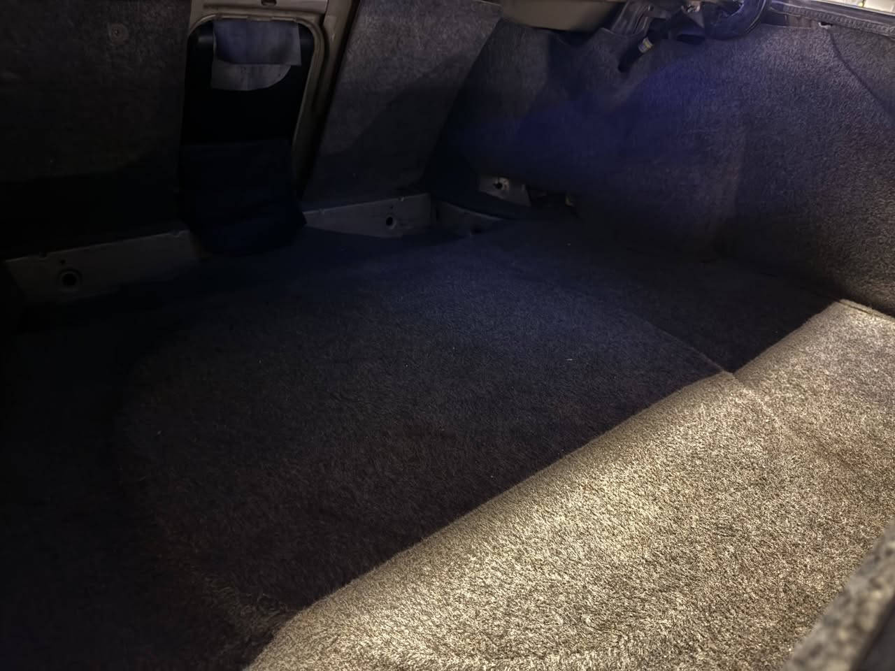 السلام عليكم
صل ع محمد وال محمد 
 سياره للبيع BMW 735i V6 3.5L محرك مفتوح  رقم بغداد سنويه جديده لسنة 2029 شهر 12 فحص وهزه كامله 
-كير ومحرك حاويه جدد ماشاءلله شرط شلعه وبطناش شرط الفحص وين متريد مكينه و الكير طبكه كامله مشدود بيه
-منظومه مي المحرك جديده ( راديتر + ولف الحماوه + الجوينات ) يعني حماوه نص اله شعره ثابته 
-السياره دبل كمبيوتر فول والموصفات معروفه مالته 
ساعات جديده حاويه (كيجات الدشبول ) 
-مسجل (بلوتث +AUX +USB) جديد
-دبل جكمجه
-السياره فتحه سلايت جديد حاويه 
-كشنات جلد دوشمه جديده  
-تنته والعضمات والدشبول الخلفي مدوشمه جديده لون رصاصي البلادي 
-كشنات كهرباء السايق والصدر 
-غرفه الجنطه جديده حاويه
-منظومه زنون كامله سكن وناصي وعالي وبلوجكتر 
-شاشه وكامره خلفيه
-السياره دواخل صاج ملكي بطاين الباب جدد مال حاويه 
-دعاميات اصليه امامي وخلفي 
-ايرباك ستيرن
-البك لايت حاويه اصلي 
-هوك خلفي 
-السياره بيه سبير ويل كب
-سايد بريك شغال 
-تايرات امامي جدد والخلفي نظيف كلش 
-3 وضعيات قياده شغاله (Sport .  Eco . Winter)
بختصار السياره حلوه وبالواقع احلى من الصور
مصبوغه جماليه 
التبريد فيريز وبوكس التربيد حاويه والراديتر والصوندات جدد نقصه فقط كمبريسر (شرط) كان شغال وتبريده ثلج بس عدم التفرغ مسويته 
والسياره بيه نواقص بسيطه ( كماليات )
السياره معمره جديد ونصبته كلش حلوه 
حداديه 70٪   
مكان السيارة كربلاء
السعر 55$ وبيه مجال حك جيتك 
والسياره متعوب عليه اكثر من سعره
*********** متواجد واتس اب ايضا
