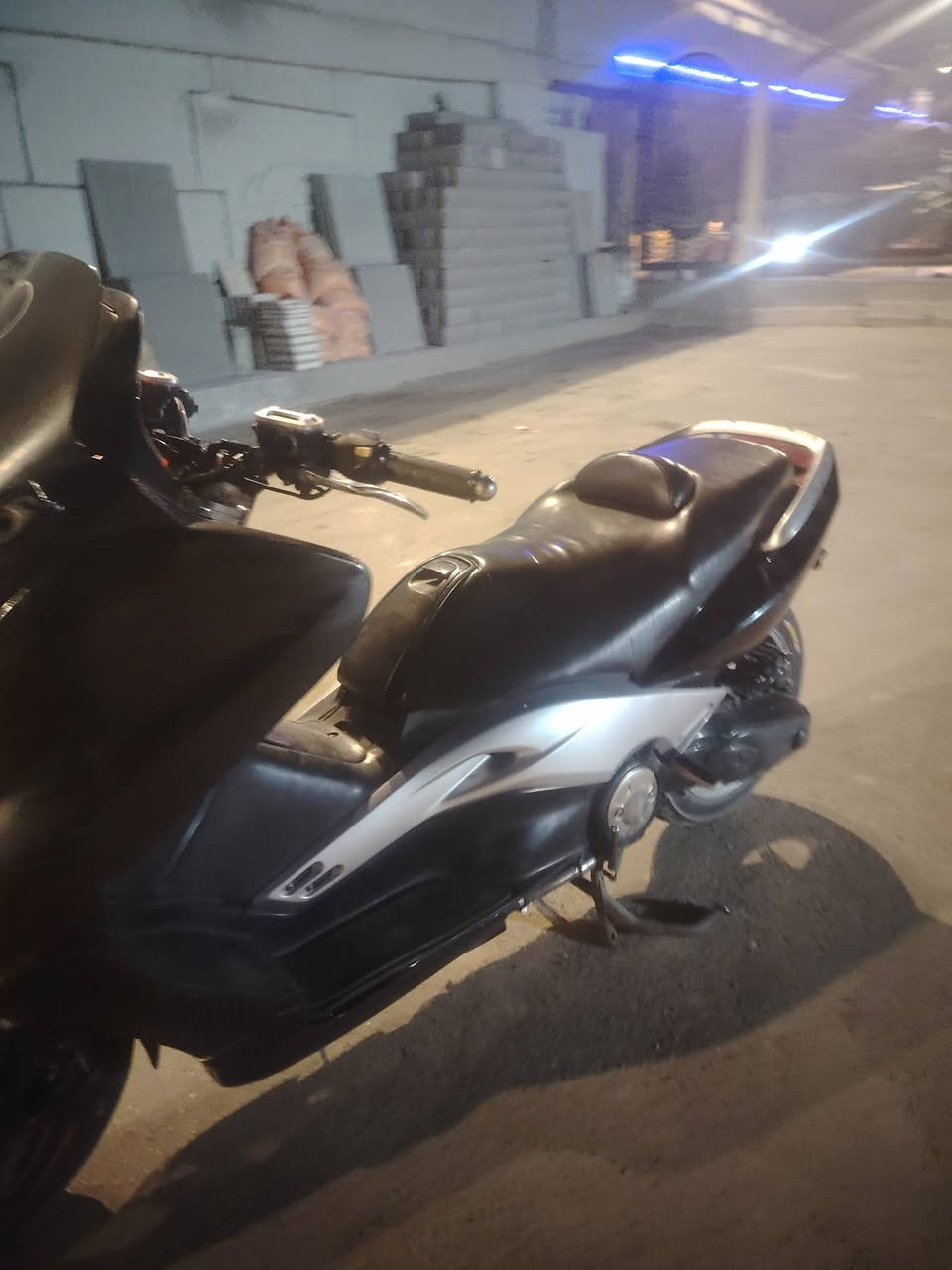 السلام عليكم ورحمة اخوان دراجه تيماكس 2008 الدراجه كلش حلوه وبيه مكينه خير من الله شرط مكينه كفاله وكشر كدامك بس اكفلك مكينه كفاله كفاله السعر ١٧ وبيه مجال شي بسيط وهاذه رقمي *********** ولحد يفوتلي خاص ما اجاوب
