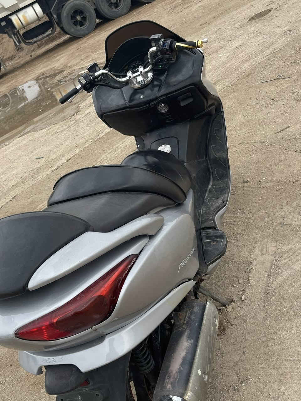 سلام عليكم 
فورزه 08 
كير ملغي 
محرك خير من الله نكره سلف بكل وقت
چويتر شرط واحد و نص
كهربائيات شغاله 
نقصه جاملغ امامي فقط 
 دراجه ناعمه و صافيه بالعافيه على الي ياخذه 
سعره 650 بيه مجال 
مكاني كوت 
***********
