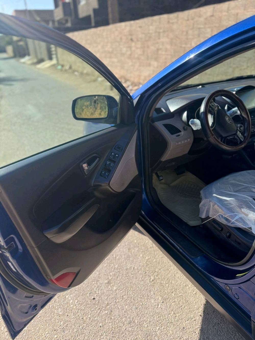 سيارة توكسان ٢٠١٥ كلين اللون ازرق قطعتين تبريد سنوية ٢٠٢٩ محرك ٢٤٠٠ تحتوي منظومة غاز ⛽️ يعني انسى الدوانز 
العنوان ديالى / جديدة الشط 