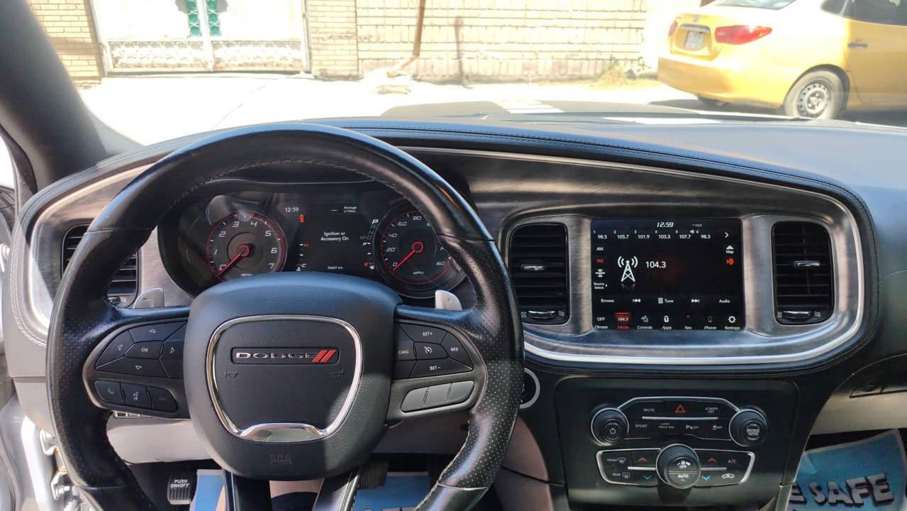 دوج جارجر دايتونا . DAYTON.
الموديل : 2022
المحرك : HEMI . V8 5700
الرقم : بغداد الجديد 
عليها تخم تاير جديد
ماشية 33 ميل
بيها صبغ جاملغ الخلفي و باب مبدل ومصبوغ وصبغ ع كد رصعه بالتكمه مبينه بالصوره مال حادث ايرباك فقط البرده جهة السكن والكشن السكن صور الحادث كدامكم بيها طخات من حادث امريكا مصلحه ع بارد وتكحيل بجم كبس طخه مابي 
المواصفات : 
رادار جانبي 
فتحة سقف ( سلايد )
تشغيل عن بعد
شوتة رياضية
مقاعد خزن وضعيات (ميموري)
LED لايت . منضومه زينون 
كاميرا خلفية
حساسات . 
ويل قياس 20 أنج . 
سستم صوت ALPINE . . 
مقاعد حضن جلد وكنتارا كهربائية . 
المقاعد الأمامية تبريد وتدفئة .
المقاعد الخلفية تدفئة . 
شاشة كبيرة قياس 8.4 أنج . GPS .
ستيرن كهربائي . 
تدفئة ستيرن . 
جناح خلفي ، 
مرآة معتمة للضوء 
وضعيات قياده
مرآة قلابة مع الR  وباقي مواصفات الدايتونا معروفه
للاستفسار ***********
مكانها بغداد الجديده
