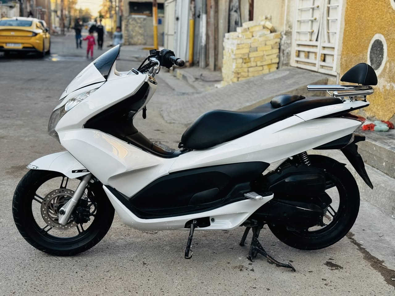 السلام عليكم .
للبيع دراجه بيسي اكس HONDA PCX 
الجيل الأول  gf ياباني 
الدراجه 125 مواصفات 150
حساس ازدحام +حساس استان كله شغال كهربائيات كلها شغالة دراجة كاملة مكملة مابيها كل نقص بيها مسجل سستم بالصندوك
(السعرمليون و450) 
مكاني بغداد حسينية الراشدية رقم ***********
