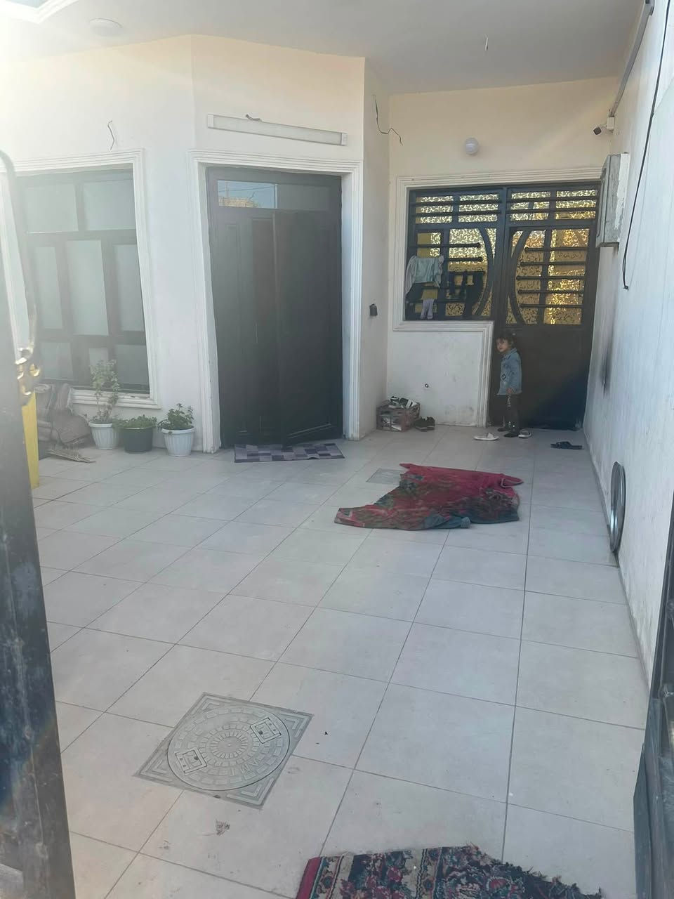 السلام عليكم
بيت للبيع 
ابو غريب ابو منيصير خلف شركة الرائد 
١٥٠متر طابو صرف طابقين جاهز للسكن 
للاستفسار ***********
السعر واتساب @
