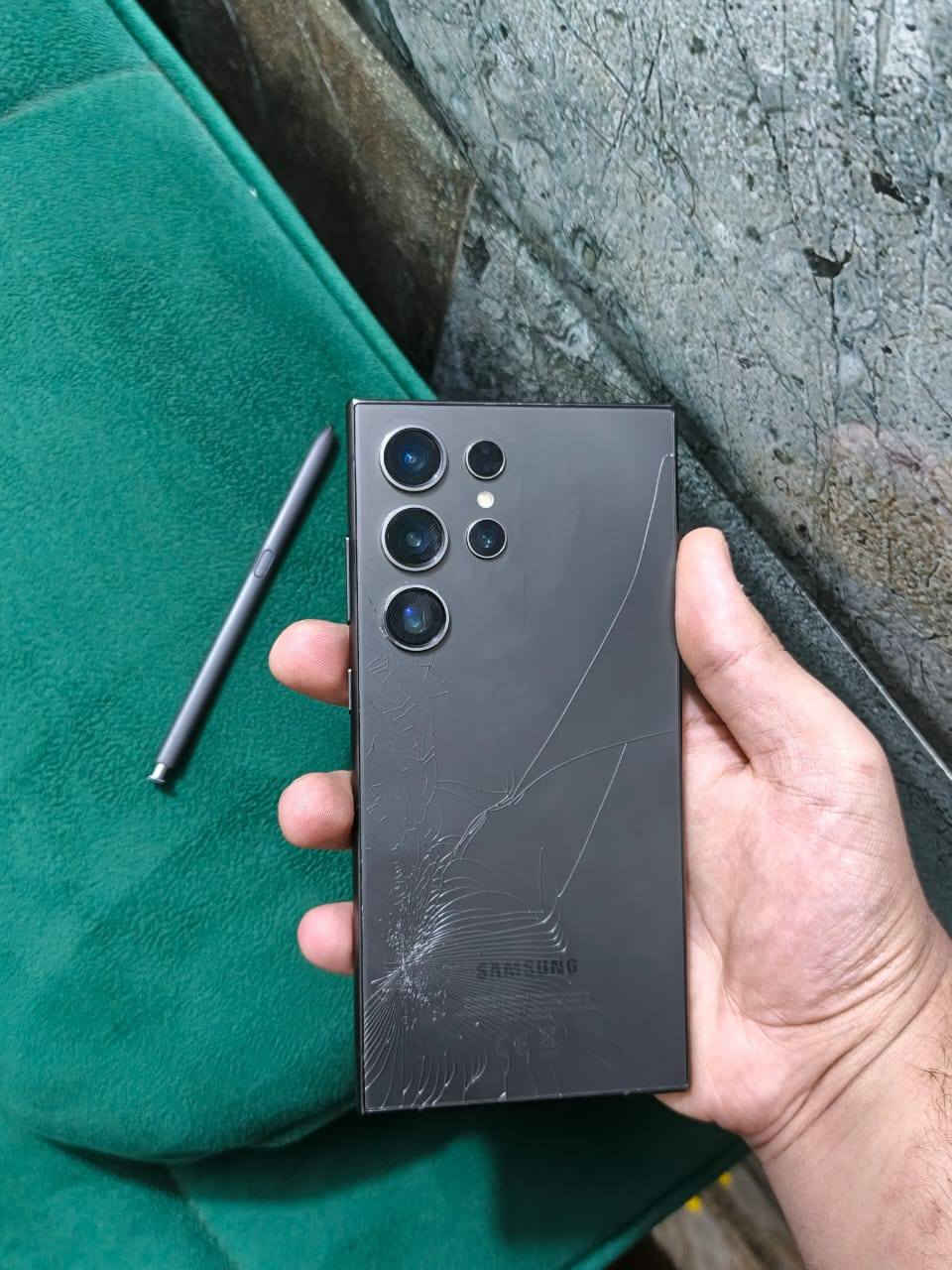 سامسونك s24 الترا شرق اوسط قيم بل يرضي الله مكاني بغداد دبل سيمكارت فقط ضهره مفطور ذاكره256 شراي واتساب ***********

