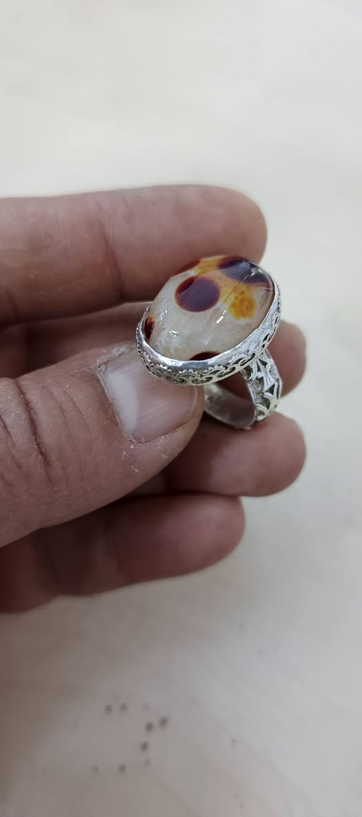 خاتم جزع مميز فضه قياس 22مراوس لبيع المهتم يتفضل خاض


**إذا كنت صاحب هذا الإعلان وتريد حذفه لأي سبب، رجاءا أرسل رسالة إلى الدعم الفني**