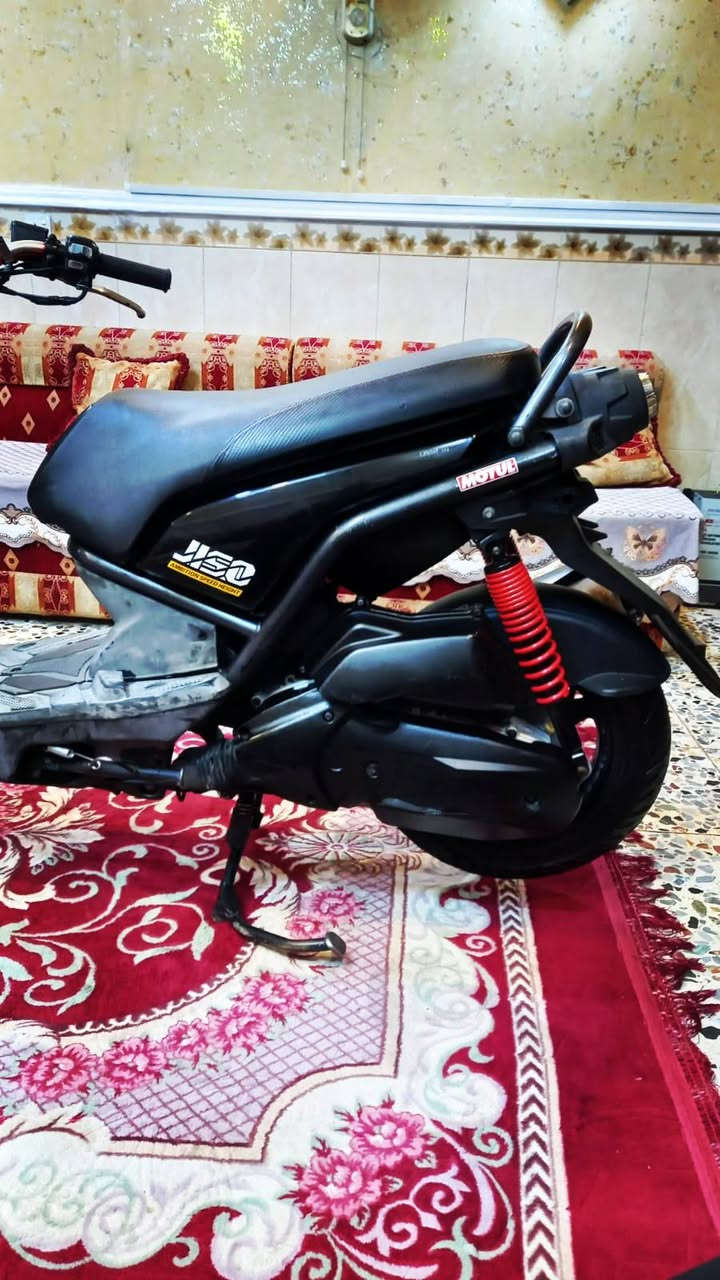 السلام عليكم دراجه سكنس جبلي للبيع الدراجه نضيفه مكينه ما مفتوحه صار الهى شهر ونص من نازله من الرمبه للتواصل واتساب ***********
