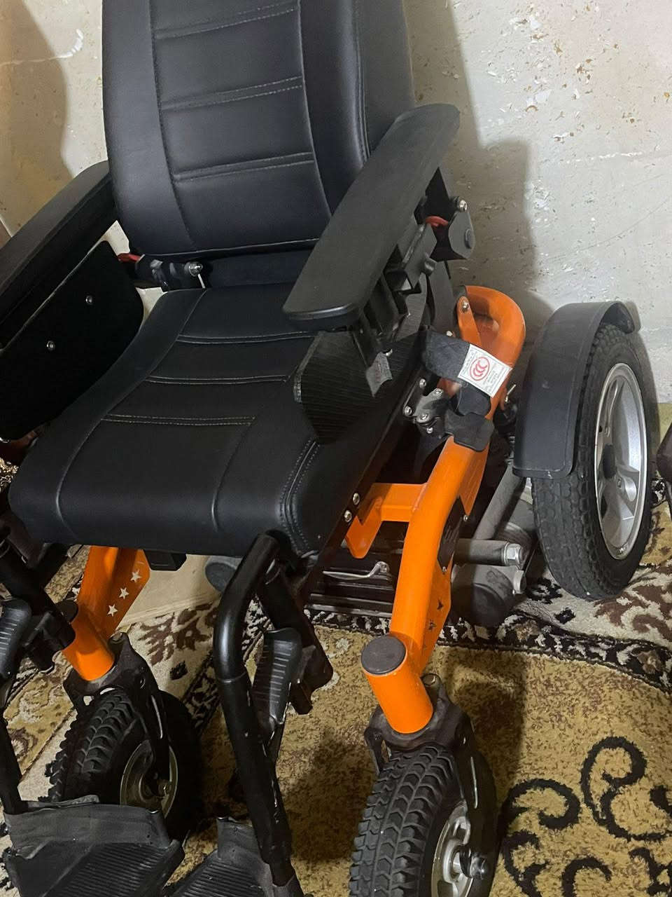 السلام عليكم .عربانه كهربائيه متحركه للبيع المراسله عله الخاص او وات ساب ***********
