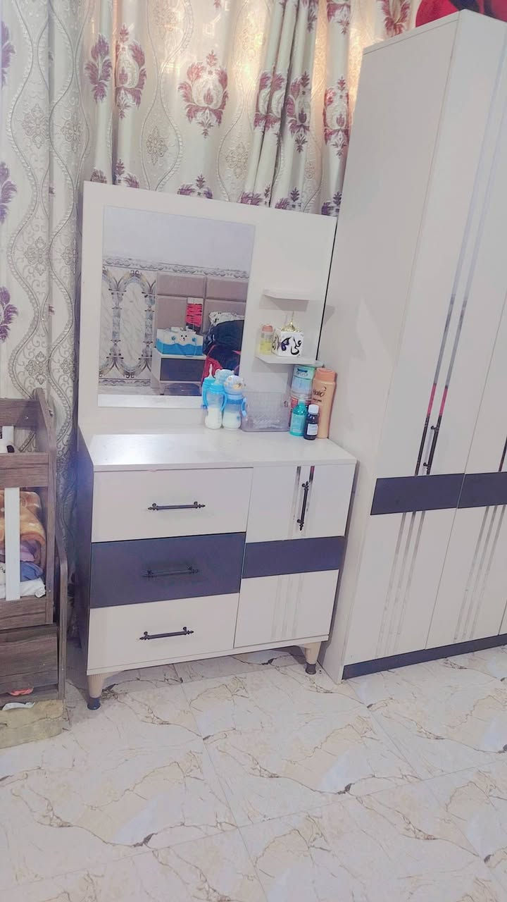 سلام عليكم غرفه مستعمله نضافه 90 بل ميه أخت الجديد سعره ٨٥٠ وبيه مجال قليل *********** واتساب فقط ول خاص مفتوح الديوانيه ناحية نفر
