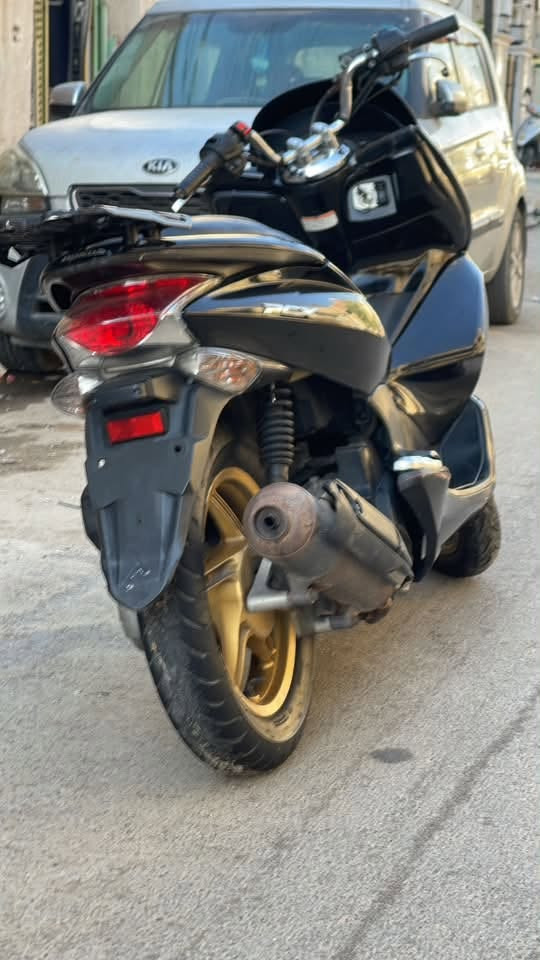 سلام عليكم / 🎌 PCX 150 / استان حساس JF / دراجه حلوه وناعمه  / / بيها منضومه زينون ام المراوح / بيها دبل إشاره لد شلعه معدل  // السعر مليون
مكاني حي اور *********** مكانيك جاهز ترايك للبصره

