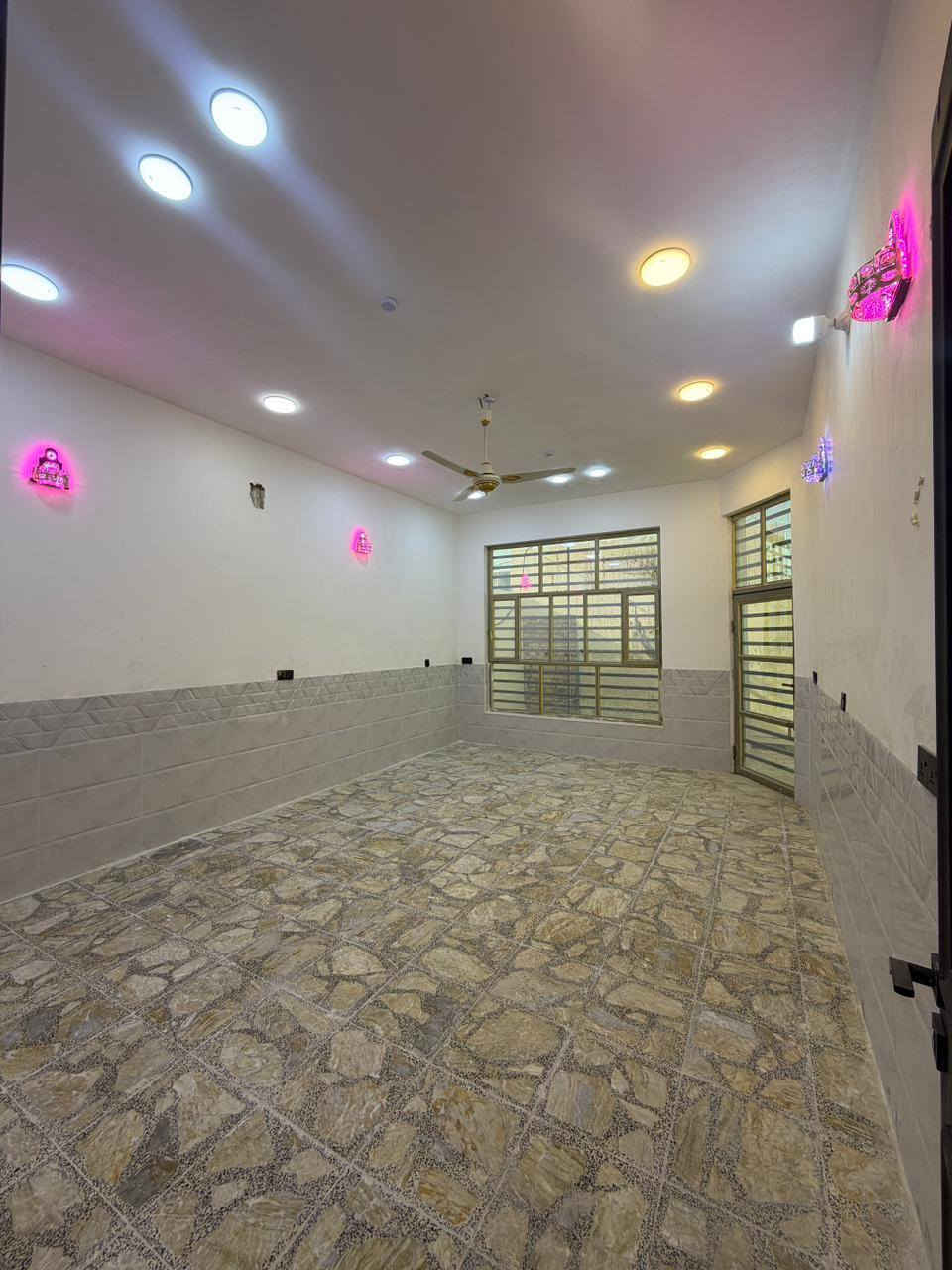 السلام عليكم
بيت للبيع طابو زراعي سند ٢٥
📌 العنوان مجمع حيدر الحاج هندي حولي الخصيمة.
المساحة : 230 متر

يحتوي على غرفتين + صالة + مطبخ + استقبال + صحيات داخلية وخارجية إضافة إلى محل 🌹

البناء حديث غير مسكون شغل درجة أولى كونكريت مسلح قريب على الشارع.
للاستفسار أكثر الاتصال على الرقم
*********** واتساب
